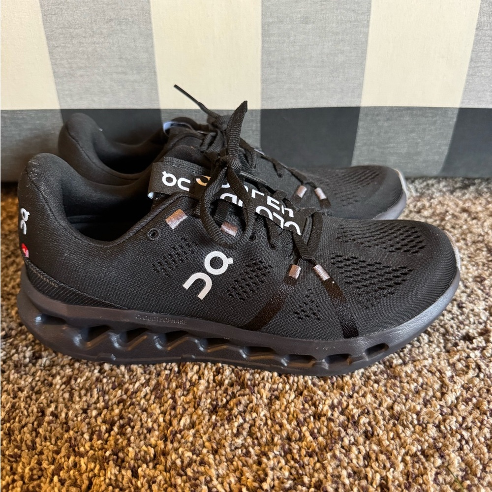 On RUNNING/ON CLOUD CLOUDRUNNER womens size 9, Black shoes, Worn 1x